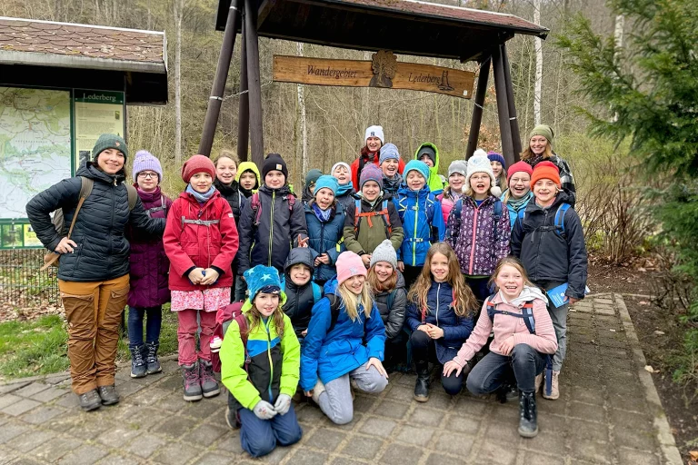Gruppenbild mit den Grundschülern der Klasse 3d der 59. Grundschule „Jürgen Reichen“ Dresden