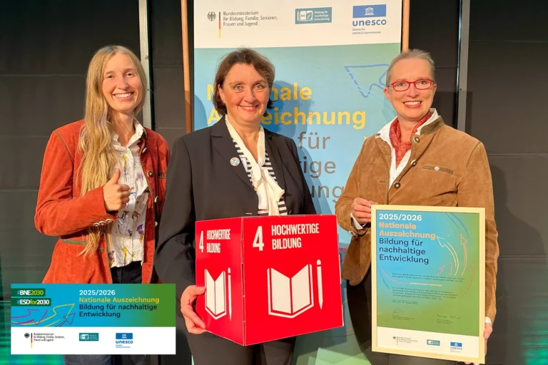 v. l. n. r. Anna-Karina Kemper, Dr. Andrea Ruyter-Petznek und Bärbel Kemper.