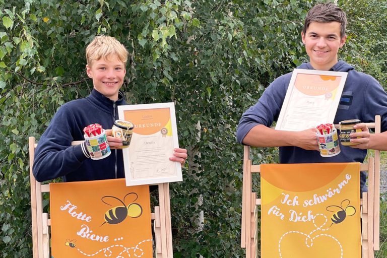 Das Praktikum verging wie im Fluge: Wir danken Dennis und Barry für den tatkräftig-vielfältigen Einsatz und hoffen, es hat den Beiden so viel Freude gemacht wie uns!